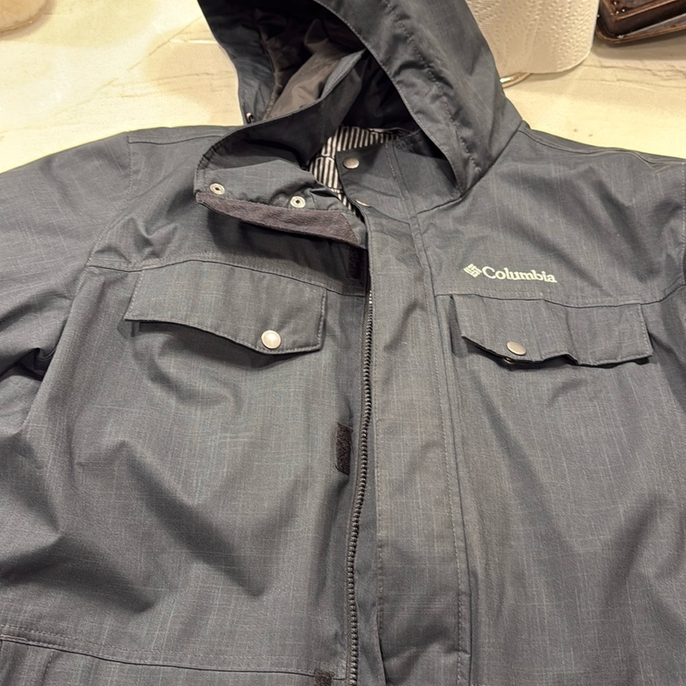 Black hooded winter jacket. Men’s large. Great condition.